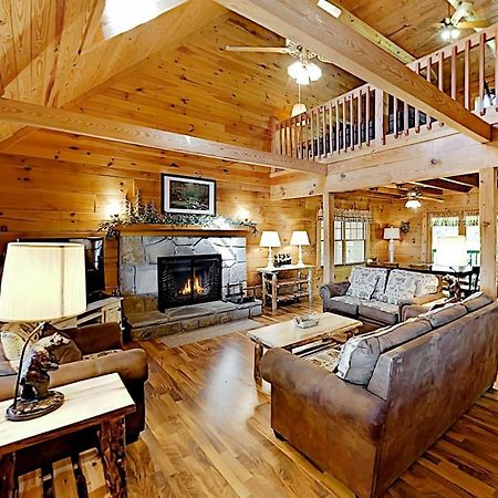 Mountain Lion'S Tales Villa Gatlinburg Exterior photo