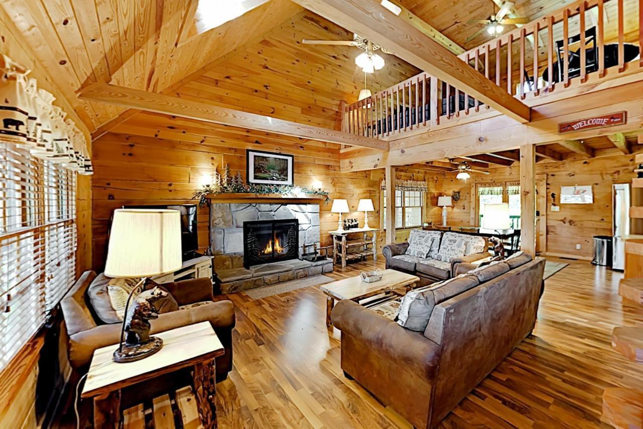 Mountain Lion'S Tales Villa Gatlinburg Exterior photo