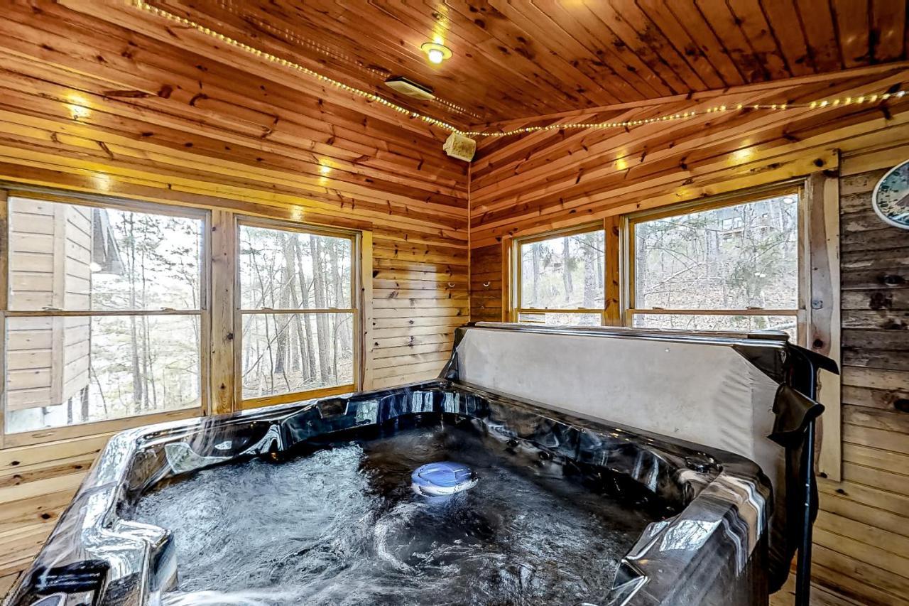 Mountain Lion'S Tales Villa Gatlinburg Exterior photo