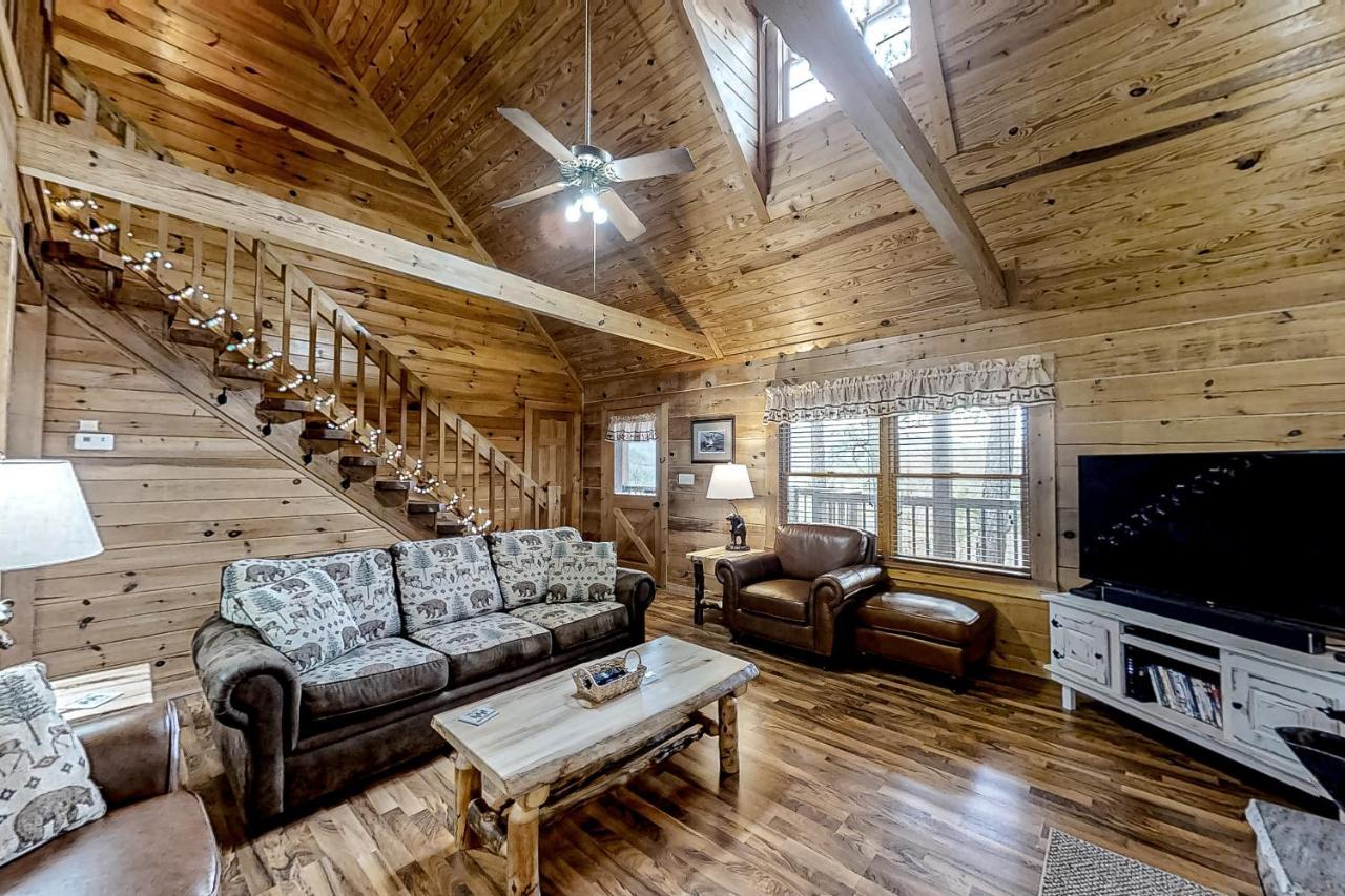 Mountain Lion'S Tales Villa Gatlinburg Exterior photo
