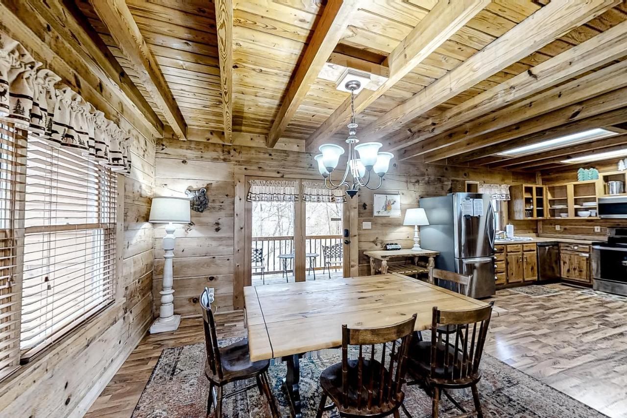 Mountain Lion'S Tales Villa Gatlinburg Exterior photo
