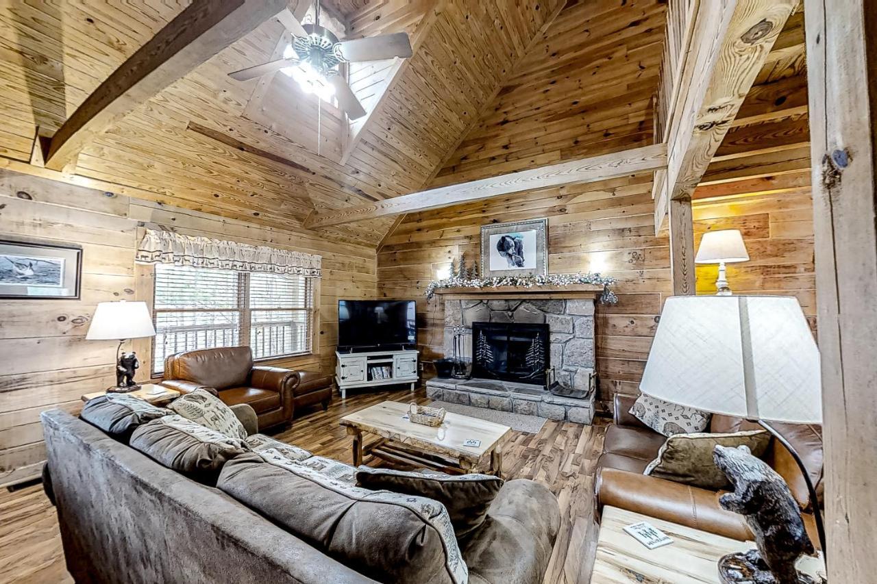 Mountain Lion'S Tales Villa Gatlinburg Exterior photo
