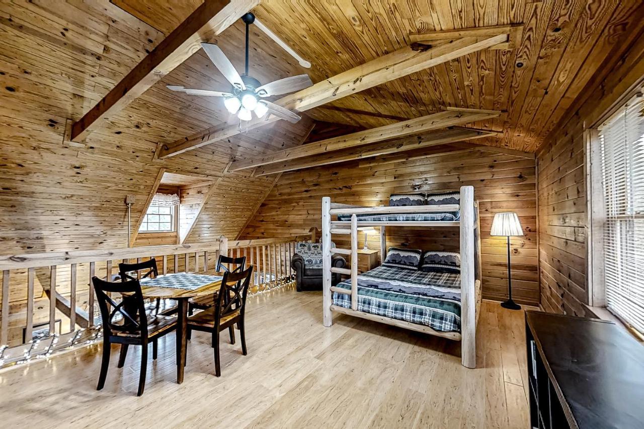 Mountain Lion'S Tales Villa Gatlinburg Exterior photo