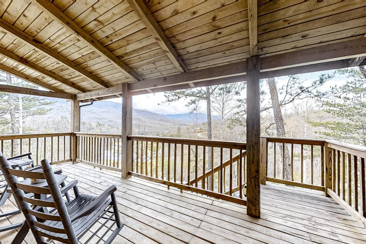 Mountain Lion'S Tales Villa Gatlinburg Exterior photo