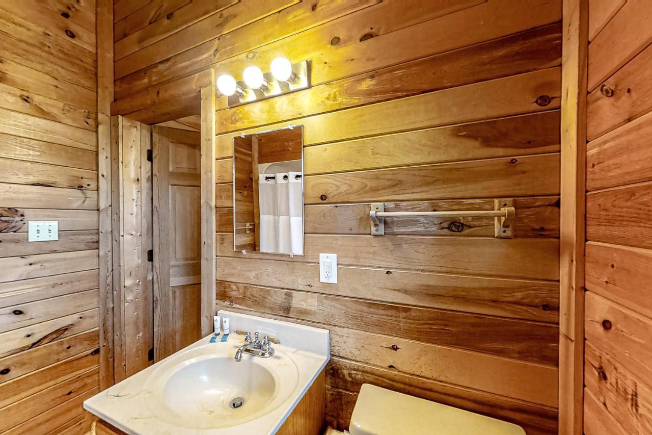 Mountain Lion'S Tales Villa Gatlinburg Exterior photo