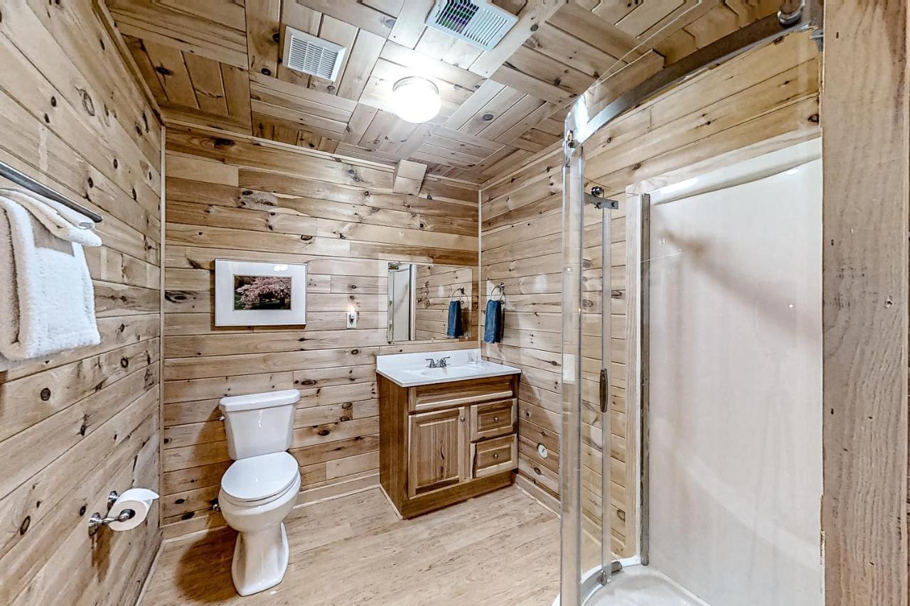 Mountain Lion'S Tales Villa Gatlinburg Exterior photo