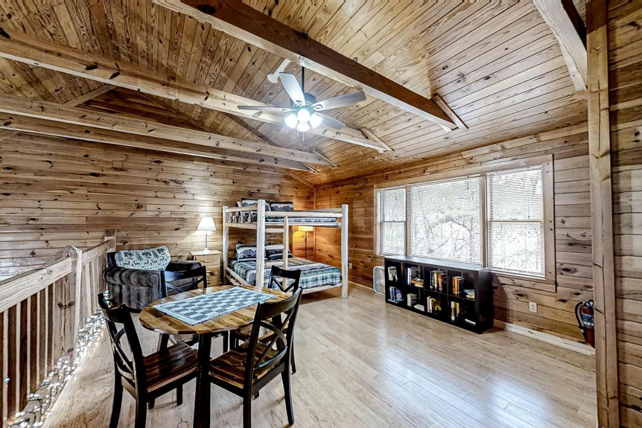 Mountain Lion'S Tales Villa Gatlinburg Exterior photo