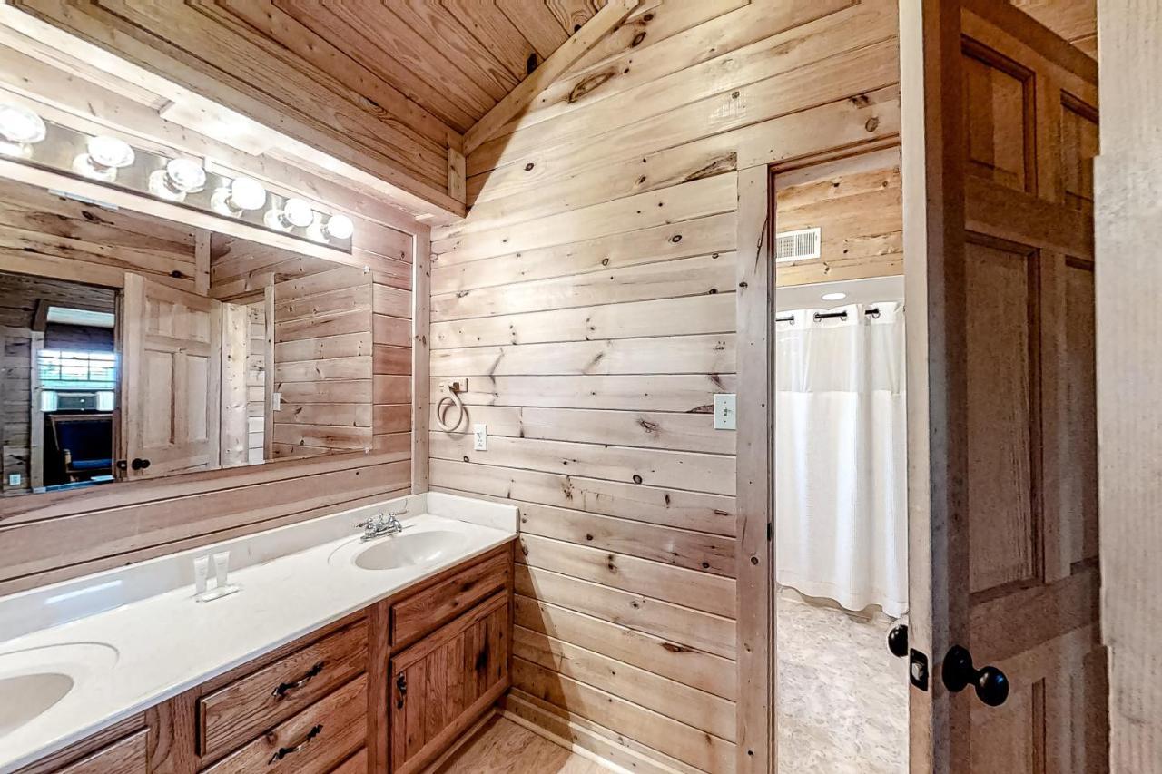 Mountain Lion'S Tales Villa Gatlinburg Exterior photo