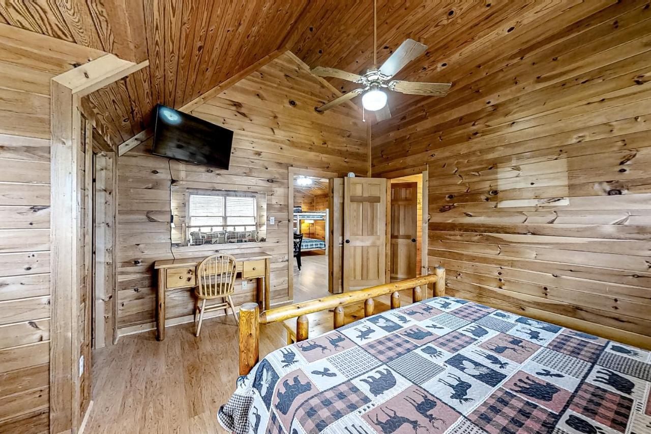 Mountain Lion'S Tales Villa Gatlinburg Exterior photo