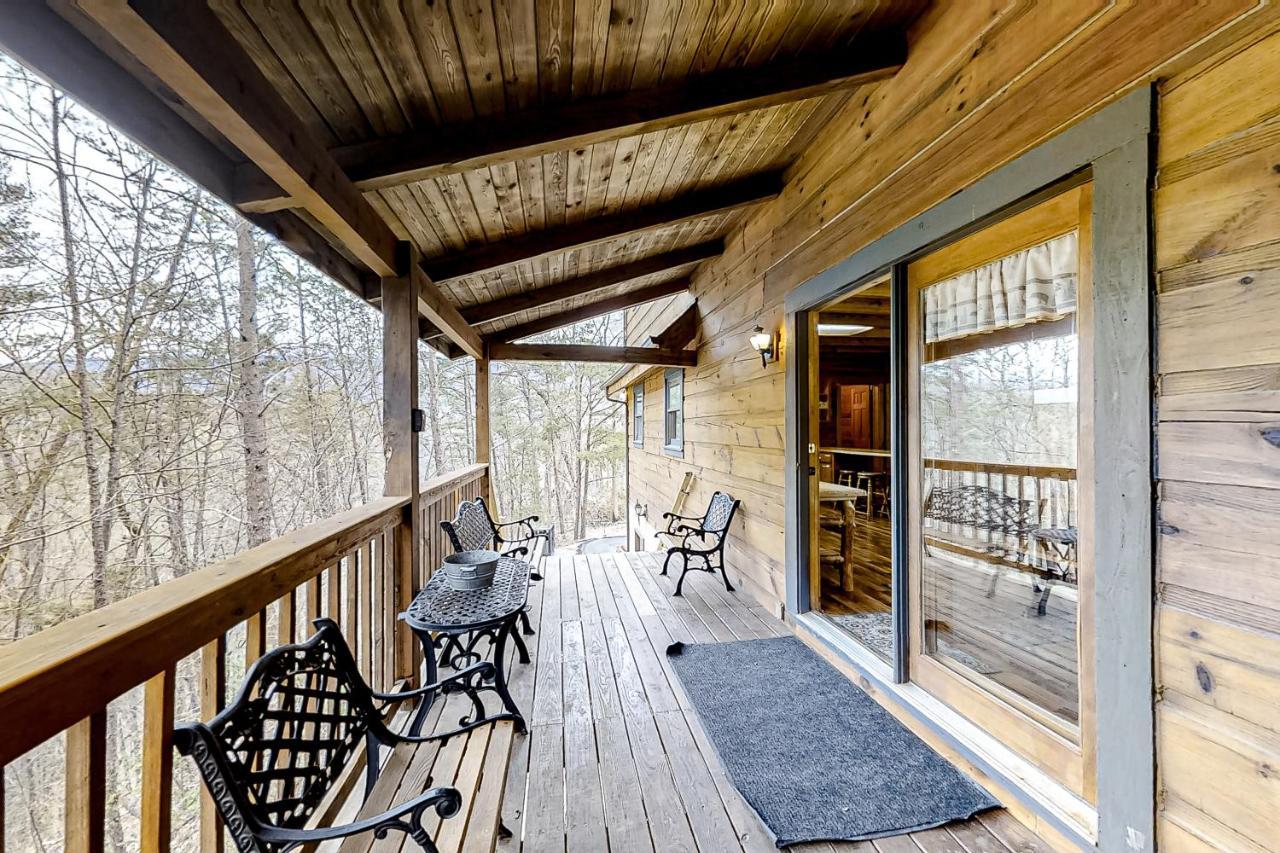 Mountain Lion'S Tales Villa Gatlinburg Exterior photo