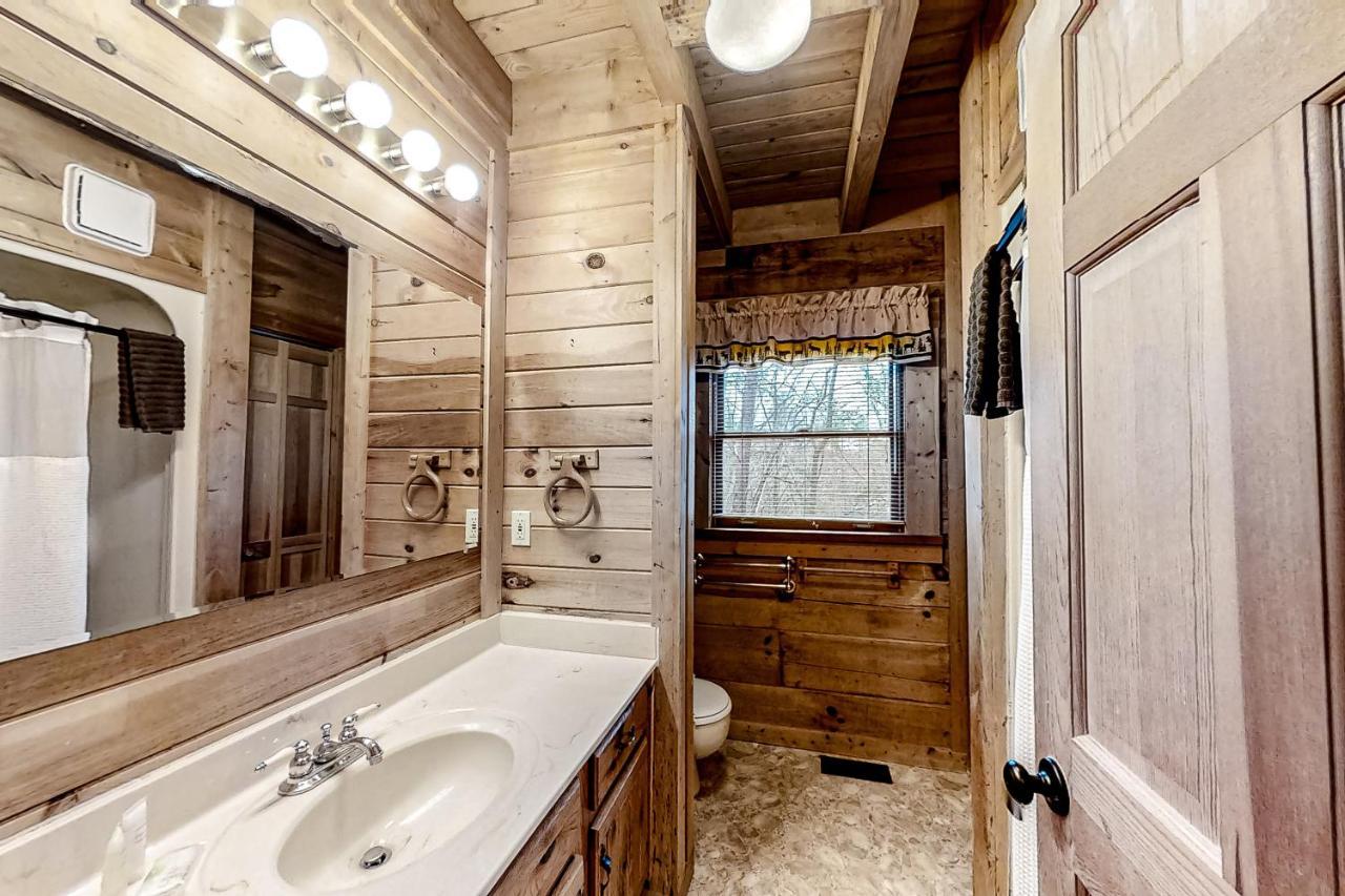 Mountain Lion'S Tales Villa Gatlinburg Exterior photo