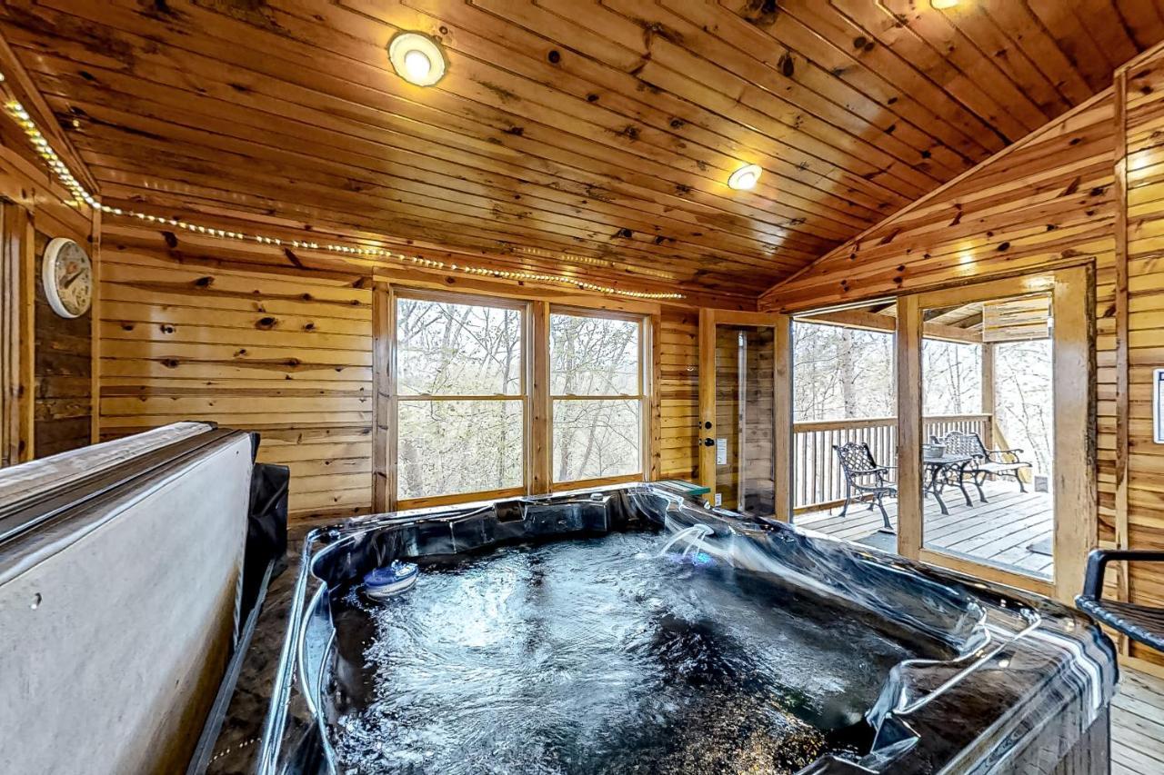 Mountain Lion'S Tales Villa Gatlinburg Exterior photo