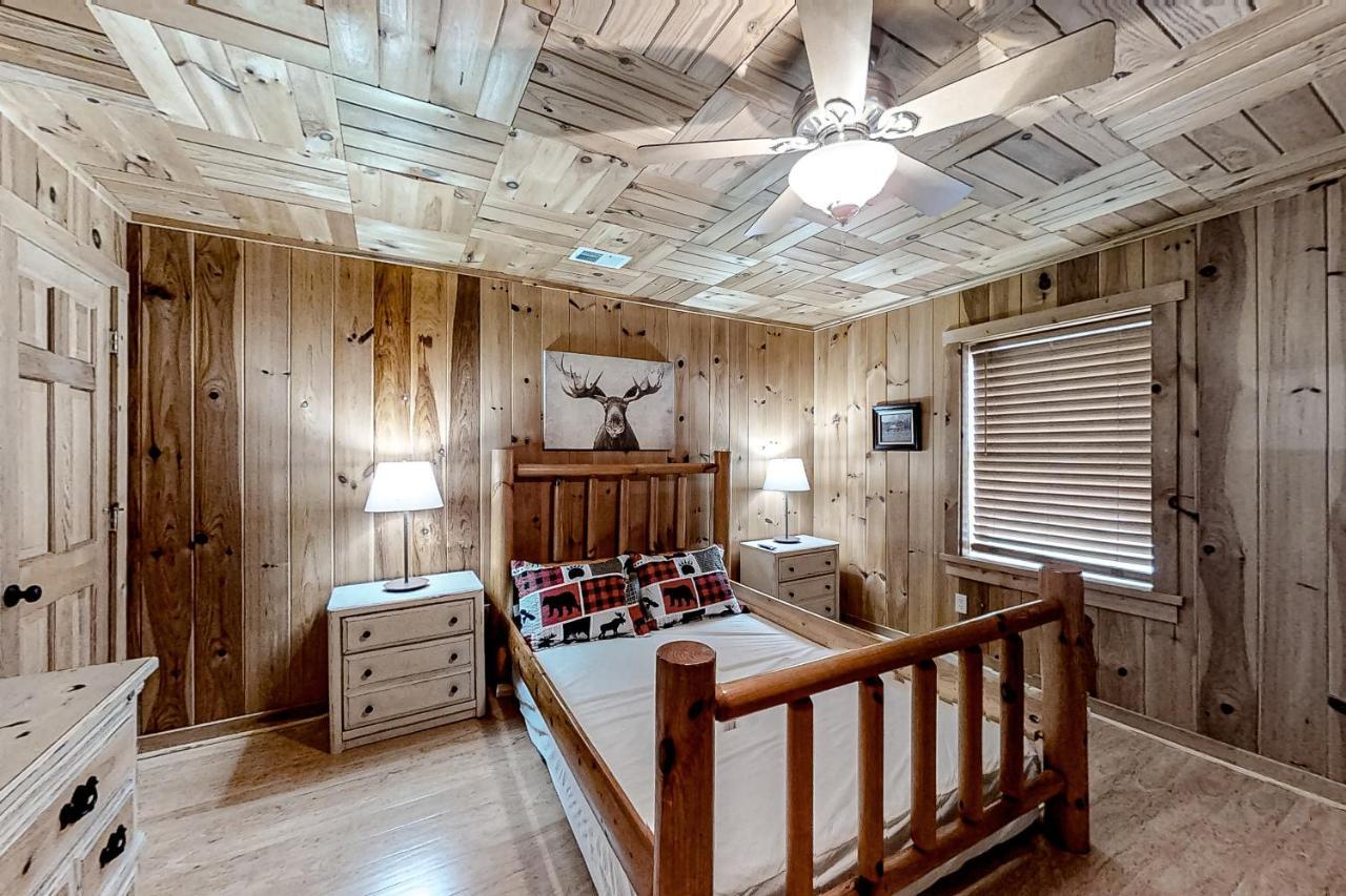 Mountain Lion'S Tales Villa Gatlinburg Exterior photo